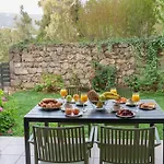 Lägenhet & Elegant With Private Garden *