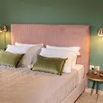 Lägenhet & Elegant With Private Garden