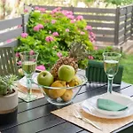 & Elegant With Private Garden أرغوستولي