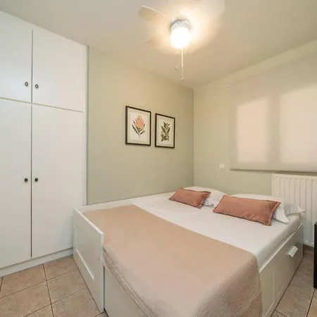 & Elegant With Private Garden Appartement *