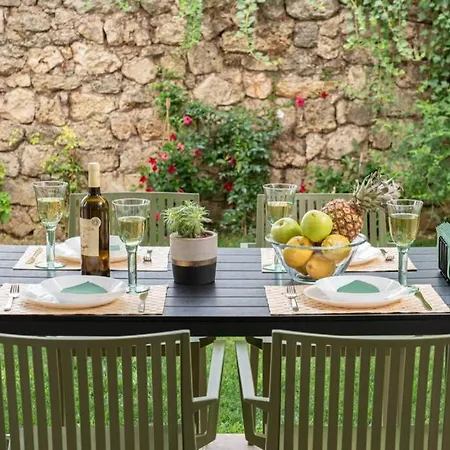 & Elegant With Private Garden *