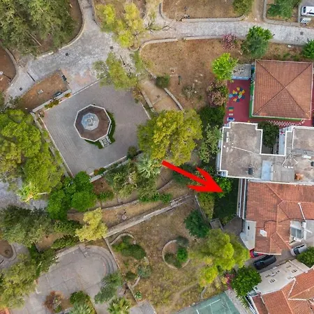 & Elegant With Private Garden Apartment