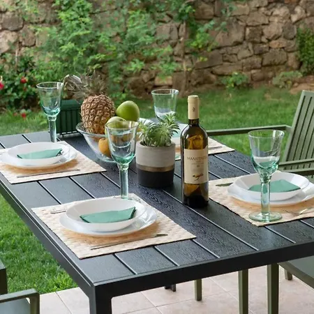 Apartment & Elegant With Private Garden *