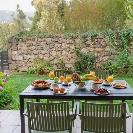 Apartment & Elegant With Private Garden *