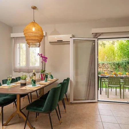 & Elegant With Private Garden *