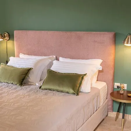 شقة & Elegant With Private Garden