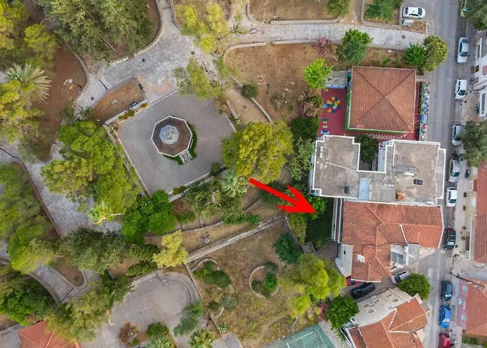 & Elegant With Private Garden Appartement