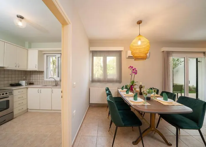 & Elegant With Private Garden * Аргостолион