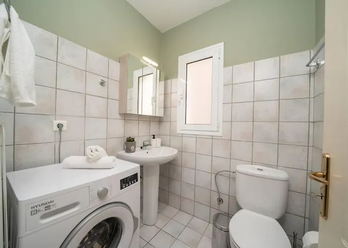 & Elegant With Private Garden *