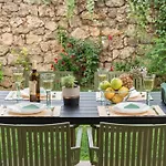 & Elegant With Private Garden *
